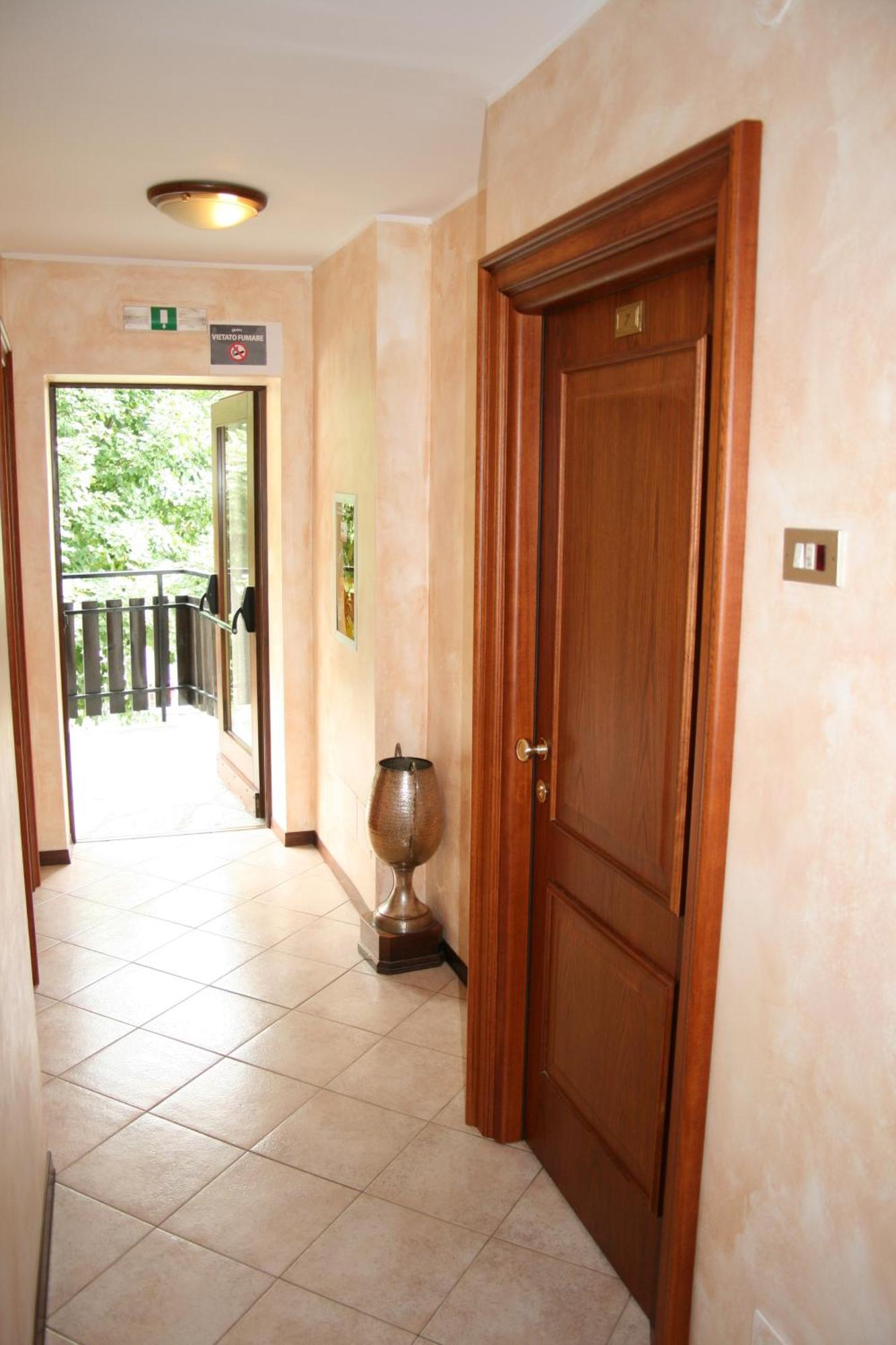 Hotel Al Caminetto Valtournenche Exterior photo