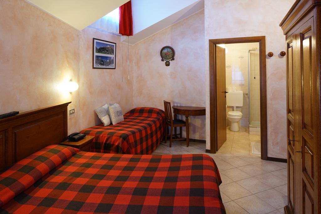Hotel Al Caminetto Valtournenche Exterior photo