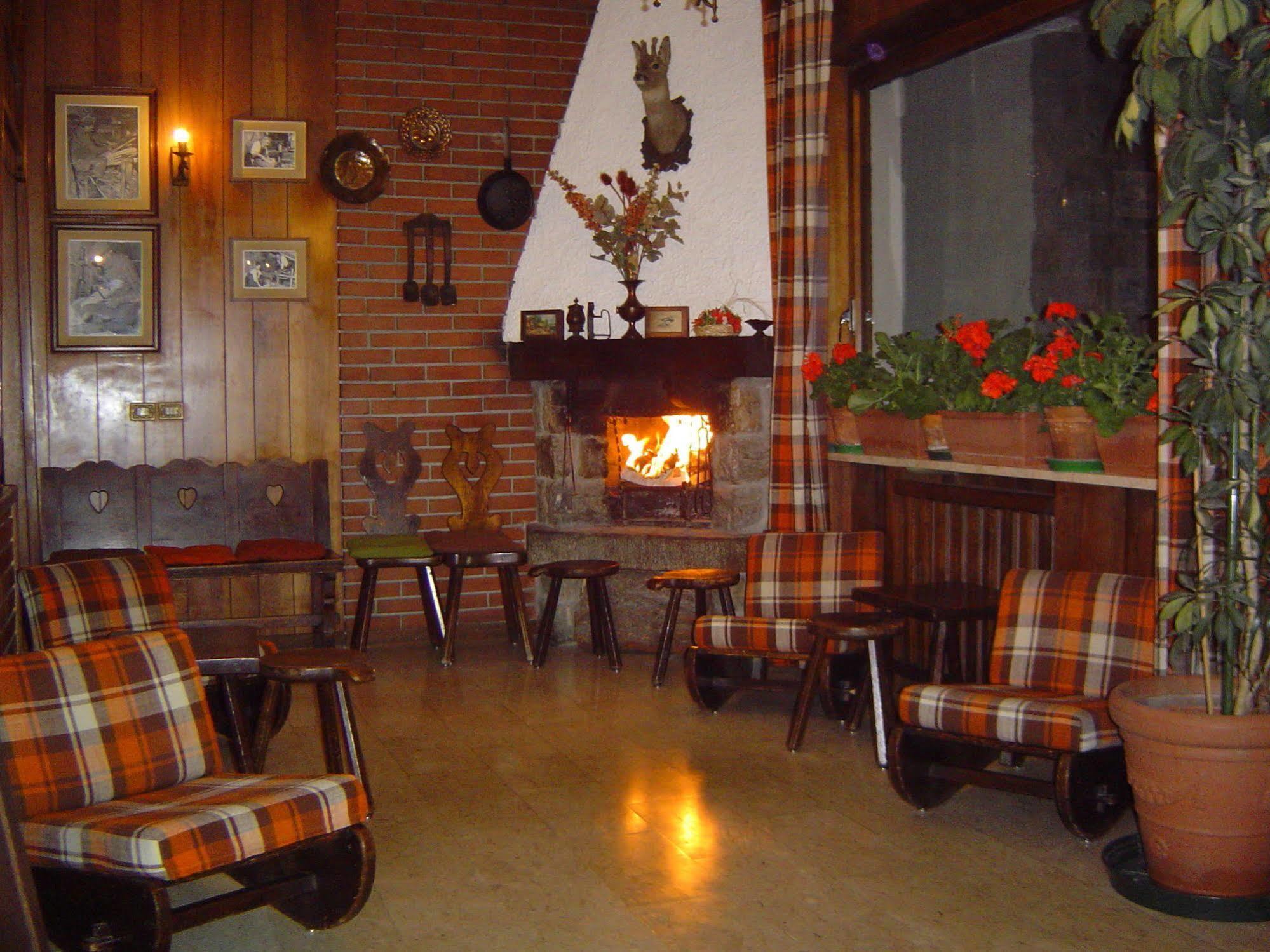Hotel Al Caminetto Valtournenche Exterior photo