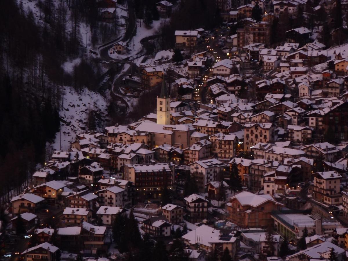 Hotel Al Caminetto Valtournenche Exterior photo